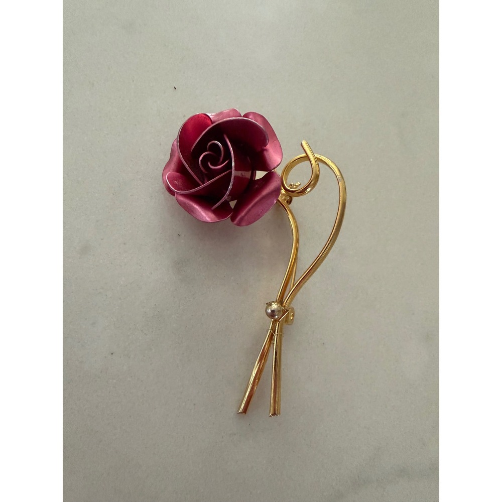 Vintage Pink Rose Brooch Gold Tone Stem Floral Pin‎ Magenta Flower Accessory